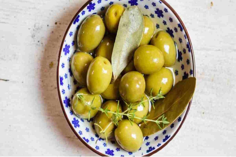 wellhealthorganic.com_11-health-benefits-and-side-effects-of-olives-benefits-of-olives.